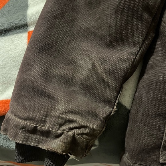 Women’s Berne work coat. Lots of life left! Size large. - Picture 8 of 10